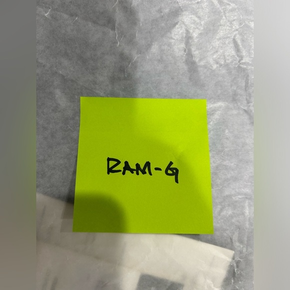 Vuori Women's Large Evolve Legging Smoke Grey NWT Performance Stretch Knit 7/8 - Picture 8 of 9